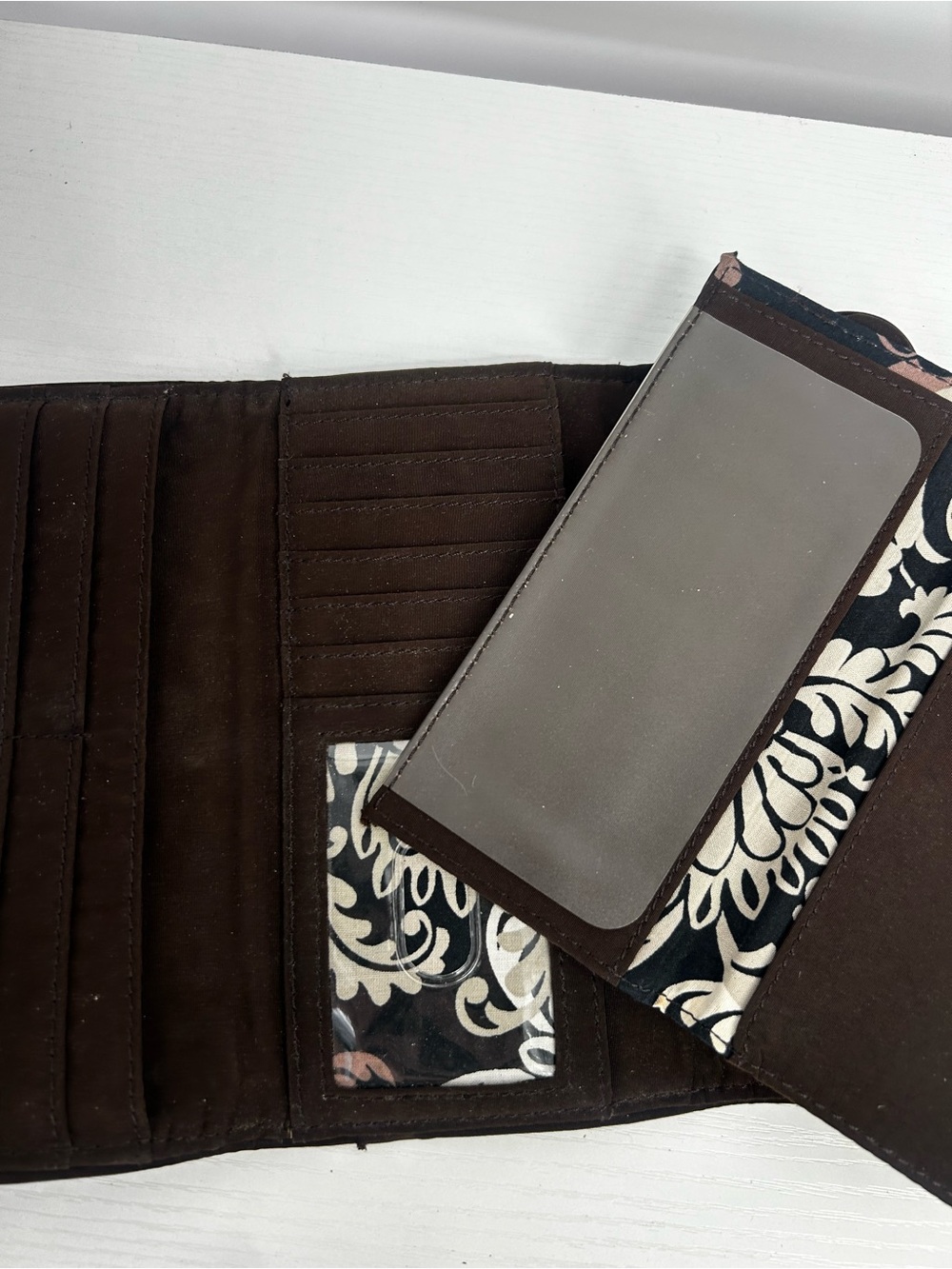 Vera Bradley Brown Quilted Trifold Wallet Slim Sleek Magnetic Close Checkbook - Picture 2 of 15